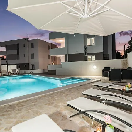 Villa Star 4 Luxury Apartment With A Pool Novalja Exterior photo