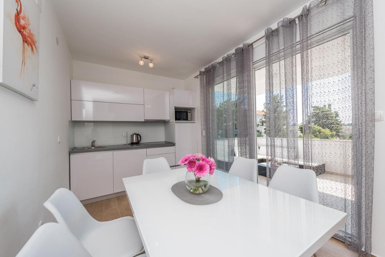 Star 4 Luxury With A Pool Apartament
