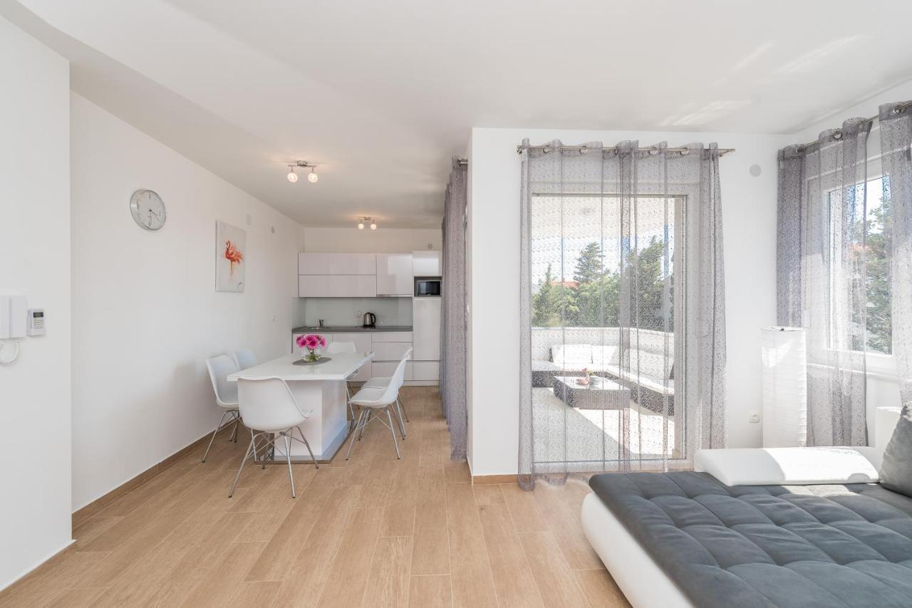 Star 4 Luxury With A Pool Apartament