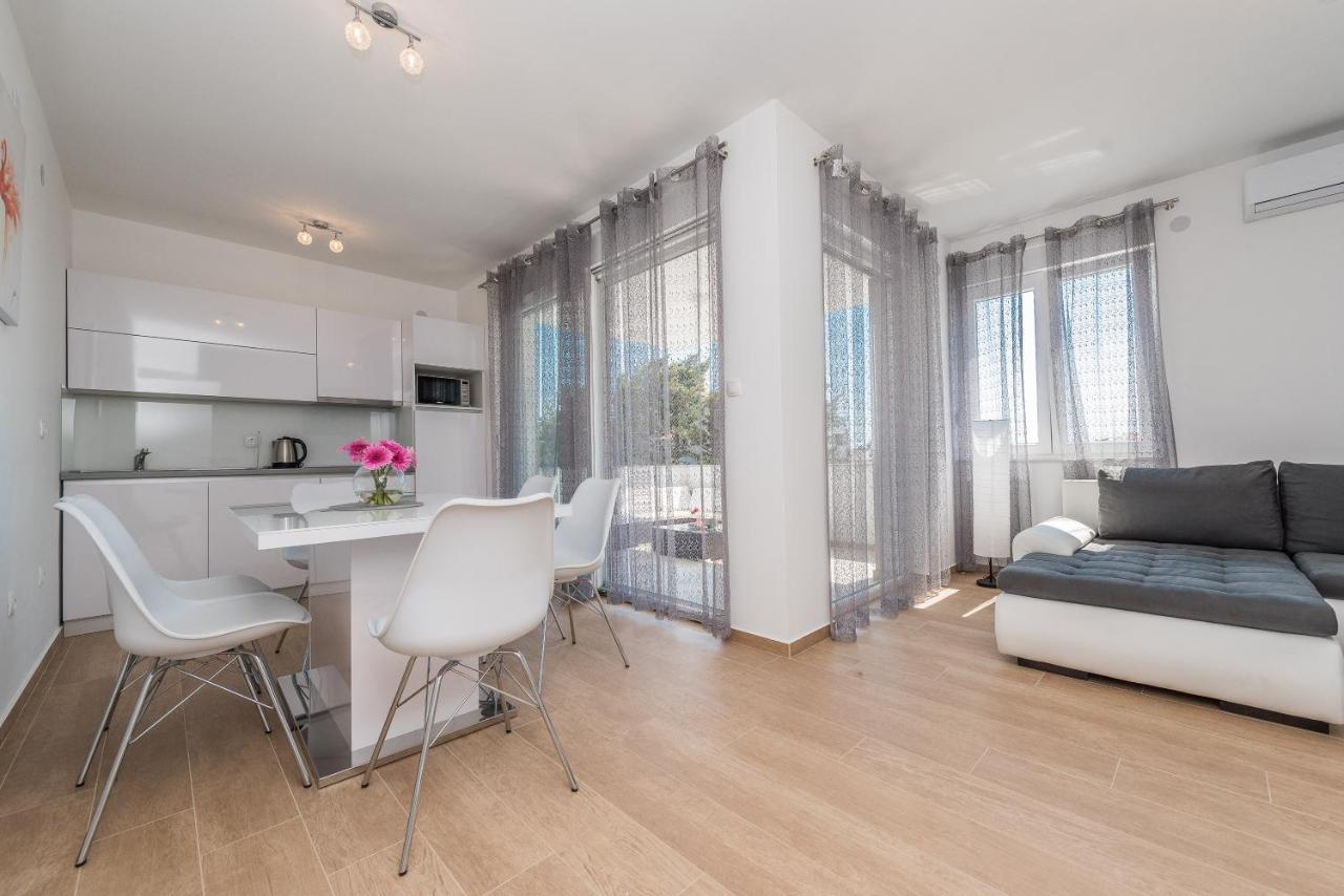 Star 4 Luxury With A Pool Apartament