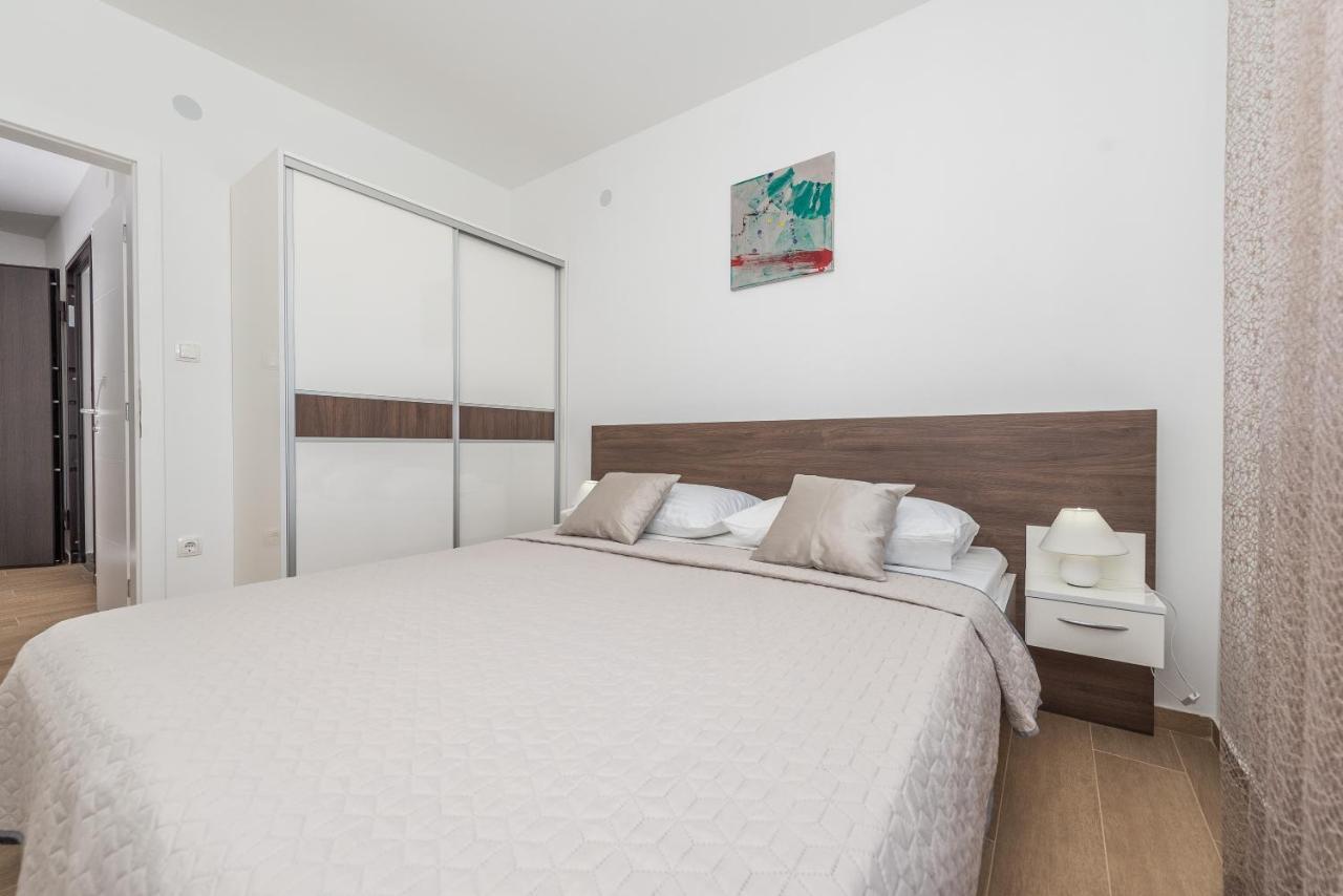 Star 4 Luxury With A Pool Apartament