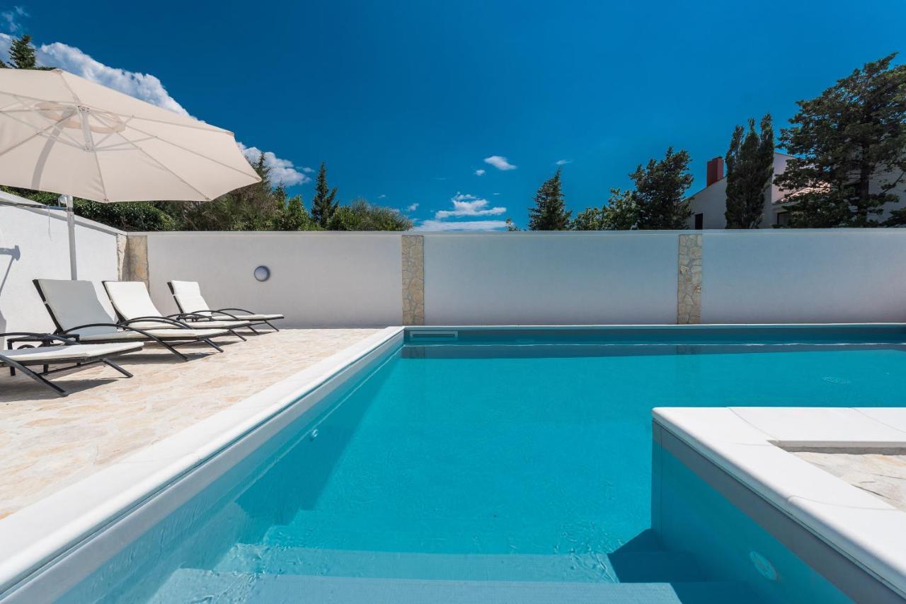 Star 4 Luxury With A Pool *