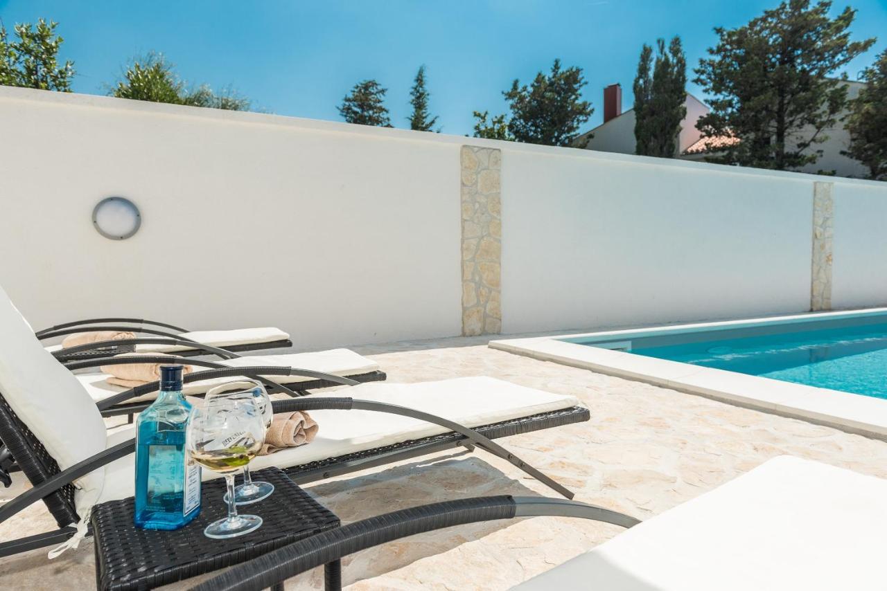 Star 4 Luxury With A Pool *